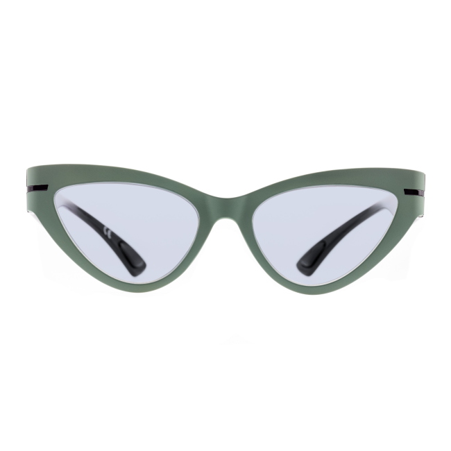 Airdp Style ANGELINA col. c711 è un occhiale da sole in acetato verde oliva satinato e calibro 53.