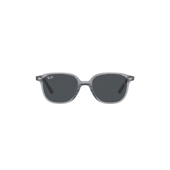 Ray-Ban Junior RJ 9093 S col. 7110/87 è un occhiale da sole in acetato grigia trasparente e calibro 45.