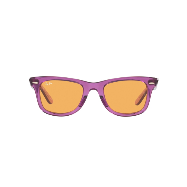 Ray-Ban RB 2140 WAYFARER col. 6613/13 è un occhiale da sole in acetato viola trasparente e calibro 50.