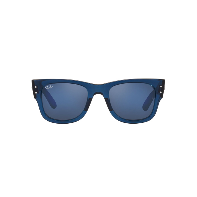 Ray-Ban RB 0840 S MEGA WAYFARER col. 6638/O4 è un occhiale da sole in acetato blu trasparente con aste tartarugate e calibro 51.