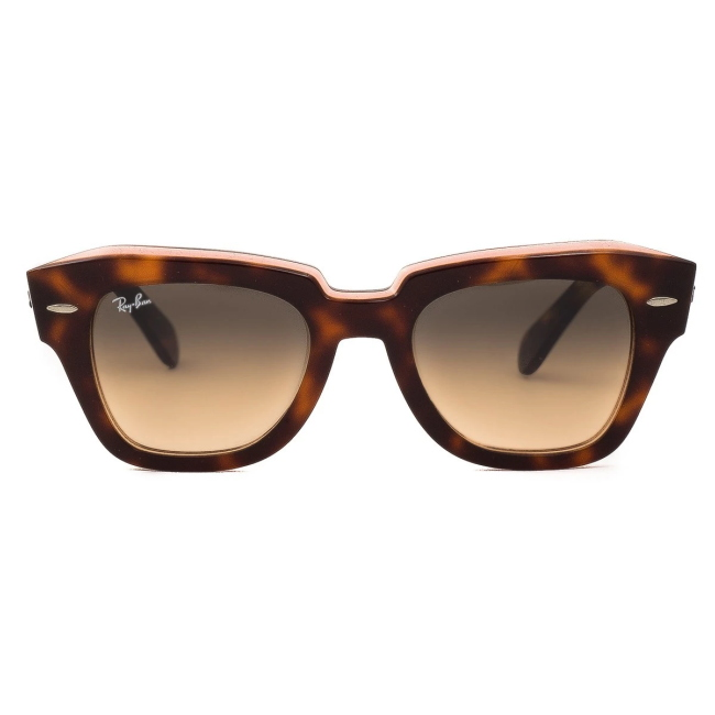 Ray-Ban RB 2186 STATE STREET col. 1324/BG è un occhiale da sole in acetato marrone tartarugato e calibro 52.