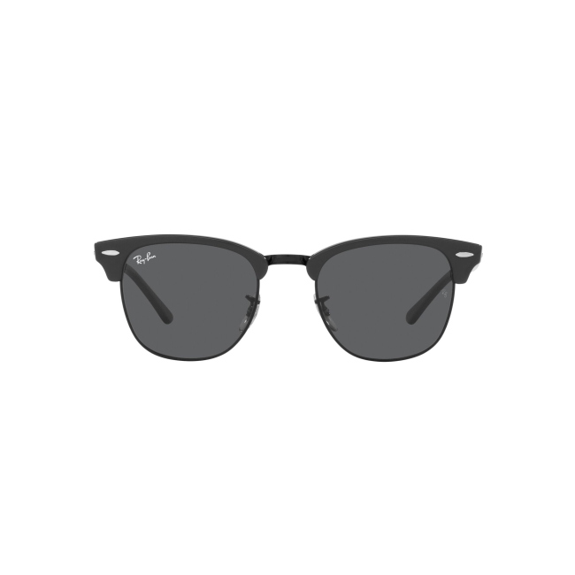Ray-Ban RB 3016 CLUBMASTER col. 1367/B1 è un occhiale da sole in metallo nero con cililiare e asta celluloide grigio e calibro 51.