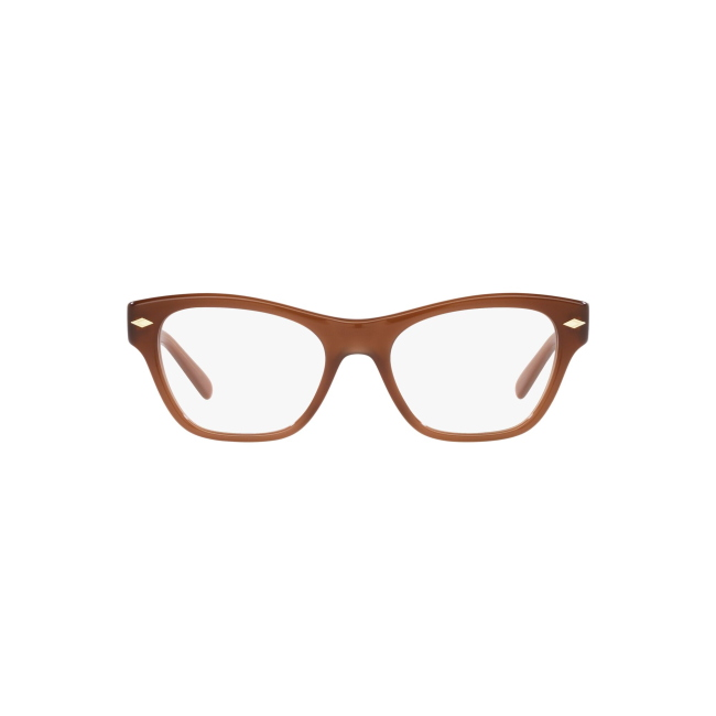 Vogue VO 5446 col. 3010 è una montatura da vista in acetato marrone opale e calibro 52.