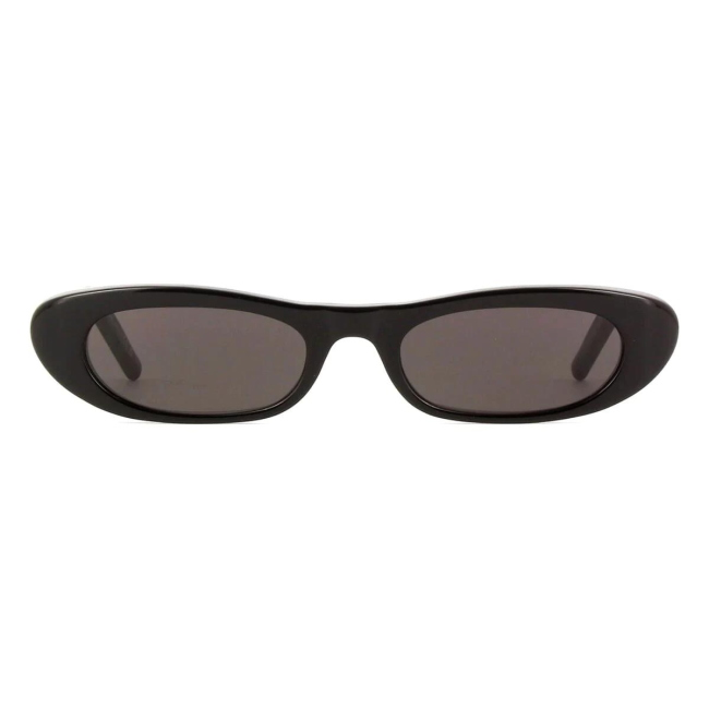 Saint Laurent SL 557 SHADE col. 001 è un occhiale da sole in acetato nero lucido e calibro 53.