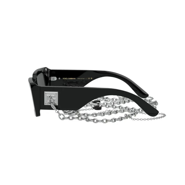 Dolce & Gabbana DG 4416 col. 501/6G è un occhiale da sole in acetato nero lucido e calibro 53.