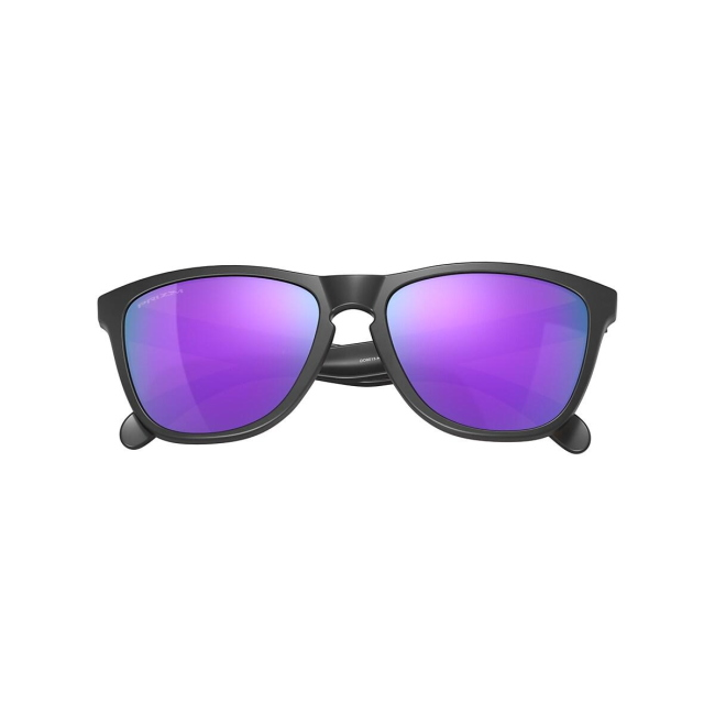 Oakley OO 9013 FROGSKINS col. H6 è un occhiale da sole in acetato nero satinato e calibro 55.