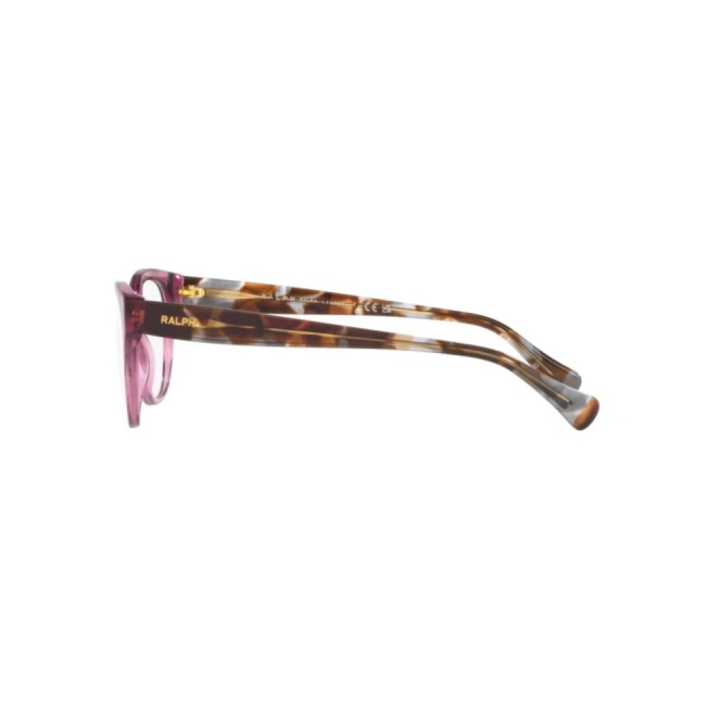 Ralph RA 7141 col. 6008 è una montatura da vista in acetato viola trasparente e calibro 54.