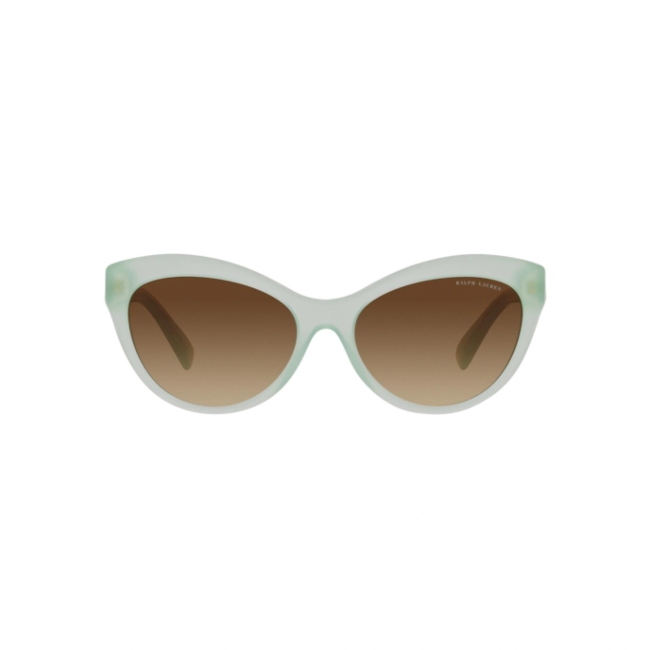 Ralph Lauren RL 8213 THE BETTY col. 6082/74 è un occhiale da sole in acetato verde menta trasparente e calibro 56.