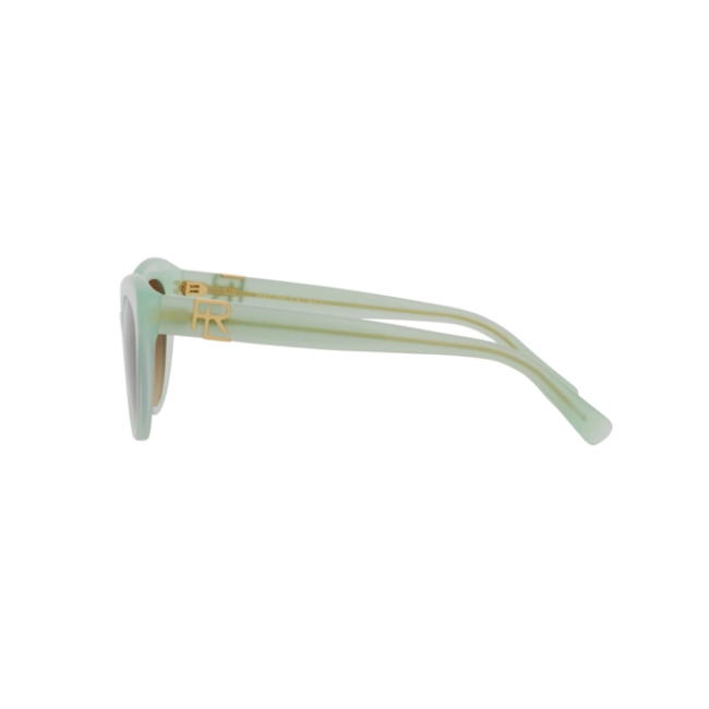 Ralph Lauren RL 8213 THE BETTY col. 6082/74 è un occhiale da sole in acetato verde menta trasparente e calibro 56.