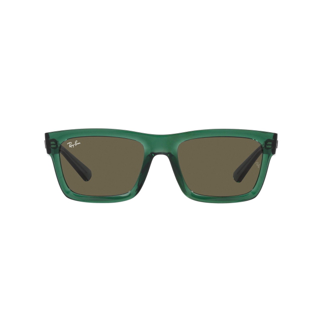 Ray-Ban RB 4396 WARREN col. 6681/3 è un occhiale da sole in acetato verdone trasparente e calibro 54.