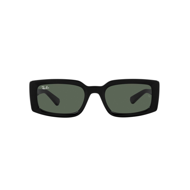 Ray-Ban RB 4395 KILIANE col. 6677/71 è un occhiale da sole in acetato nero lucido e calibro 54.