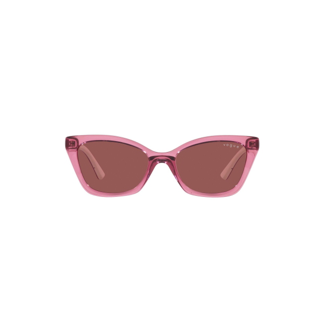 Vogue Kids VJ 2020 col. 306569 è un occhiale da sole in acetato viola trasparente e calibro 48.