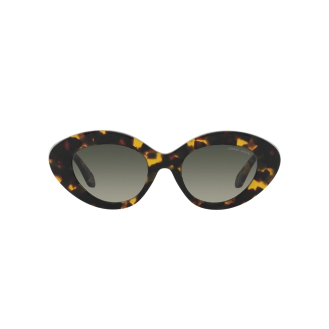 Giorgio Armani AR 8188 col. 5874/71 è un occhiale da sole in acetato tartarugato scuro e calibro 50.