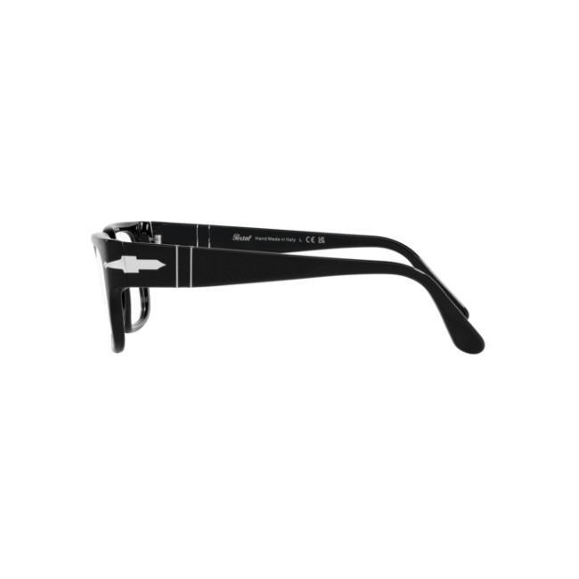 Persol PO 3315 V col. 95 è una montatura da vista da uomo in acetato nero lucido, dalla forma rettangolare e calibro 55.
