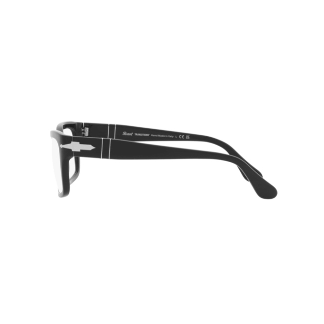 Persol 3301 S col. 95/GG è un occhiale da sole in acetato nero lucido e calibro 54.