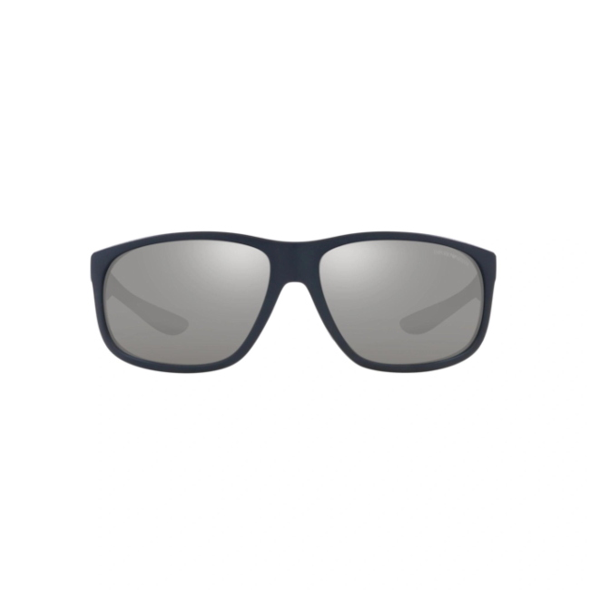 Emporio Armani EA 4199 U col. 5088/Z3 è un occhiale da sole in acetato blu satinato e calibro 65.