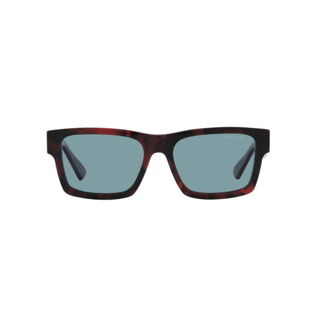 Prada SPR 25Z col. 18I-04D è un occhiale da sole in acetato tartarugato rosso e calibro 56.
