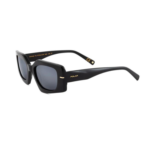 POLAR GOLD 155 col. 77 è un occhiale da sole in acetato nero lucido.