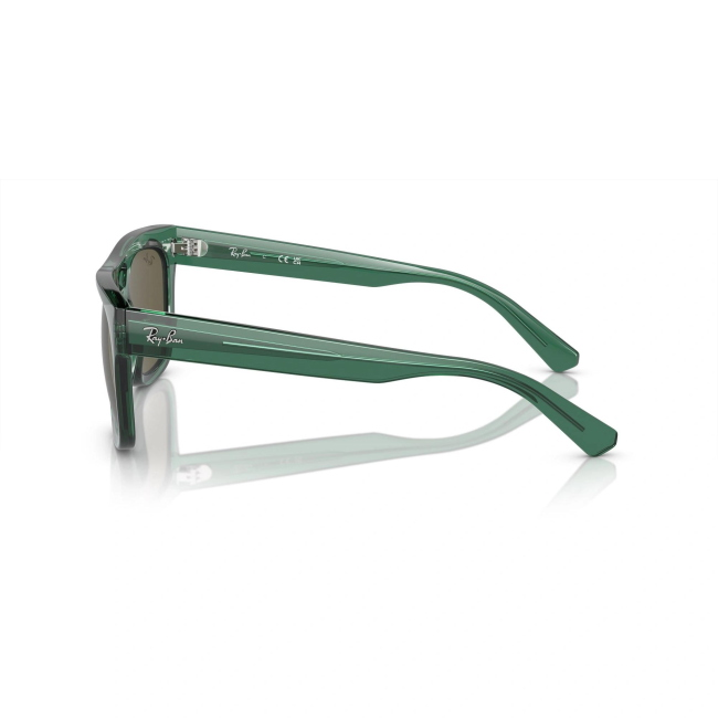 Ray-Ban RB 4426 PHIL col. 6681/3 è un occhiale da sole in acetato verdone trasparente e calibro 54.