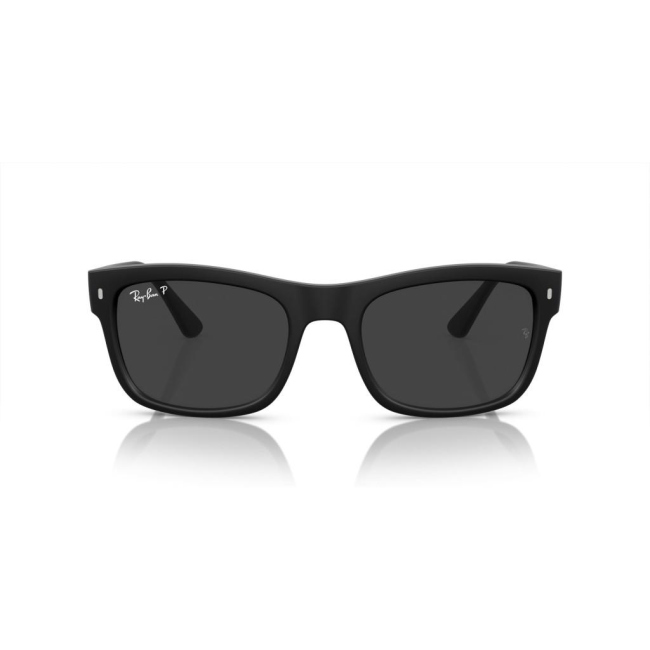 Ray-Ban RB 4428 col. 601S/48 è un occhiale da sole in acetato nero satinato e calibro 56.