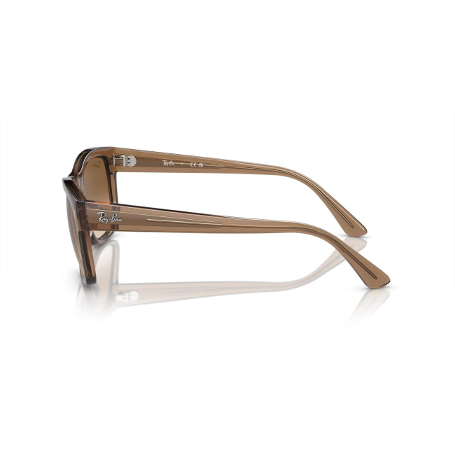 Ray-Ban RB 4428 col. 6640/51 è un occhiale da sole in acetato marrone chiaro trasparente e calibro 56.