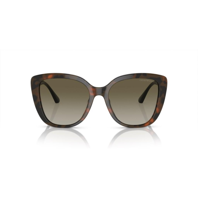 Emporio Armani EA 4214U col. 6060/8E è un occhiale da sole in acetato marrone tartarugato e calibro 54.
