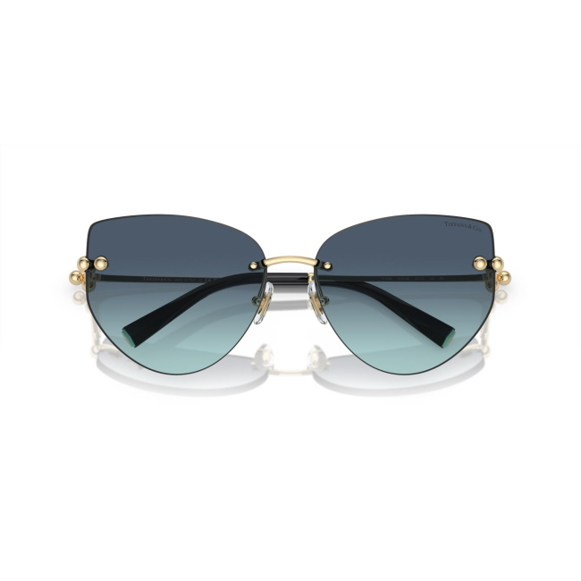 Tiffany & Co. TF 3096 col. 6202/9S è un occhiale da sole in metallo oro pallido e calibro 60.