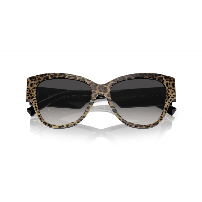 Dolce & Gabbana DG 4449 col. 3163/8G è un occhiale da sole da donna in acetato leopardato su nero, dalla forma farfalla e calibro 54.