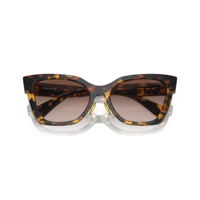 Miu Miu SMU 02Z col. VAU-6S1 è un occhiale da sole in acetato marrone tartarugato e calibro 56.