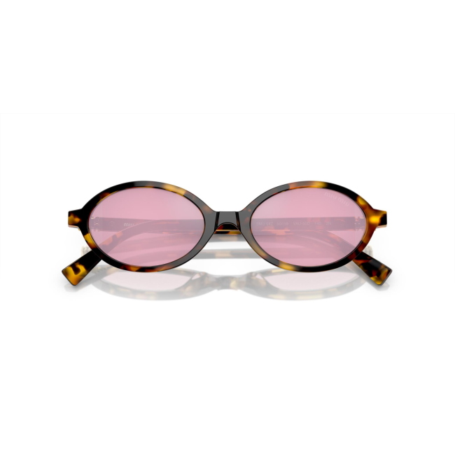 Miu Miu SMU 04Z col. VAU-50D è un occhiale da sole da donna in acetato marrone tartarugato, dalla forma ovale e calibro 50.