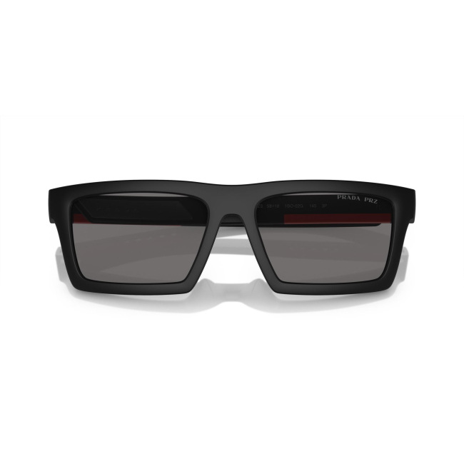 Prada Linea Rossa PS 02Z SU col. 1BO-02G è un occhiale da sole in acetato nero opaco e calibro 58.