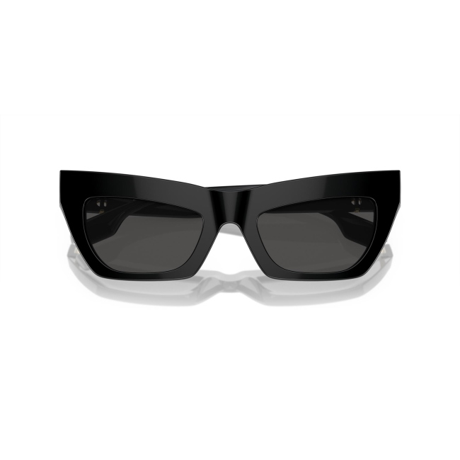 Burberry BE 4405 col. 3001/87 è un occhiale da sole da donna in acetato nero lucido, dalla forma cat eye e calibro 51.