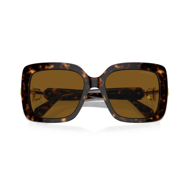 Swarovski SK 6001 col. 100283 è un occhiale da sole da donna in acetato marrone tartarugato, dalla forma squadrata e calibro 55.