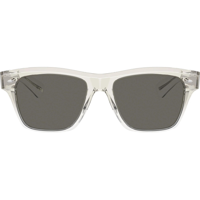 Oliver Peoples OV 5522 SU OLIVER SIXTIES SUN col. 1752R5 è un occhiale da sole in acetato diamante nero e calibro 52.