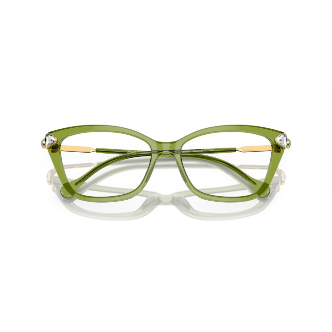 Swarovski SK 2011 col. 3002 è una montatura da vista da donna in acetato verde trasparente, dalla forma cat eye e calibro 53.