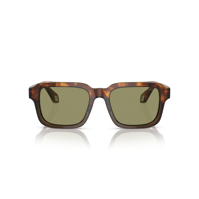 Giorgio Armani AR 8194-U col. 5988/14 è un occhiale da sole in acetato rosso tartarugato, verde oliva opalino e calibro 53.