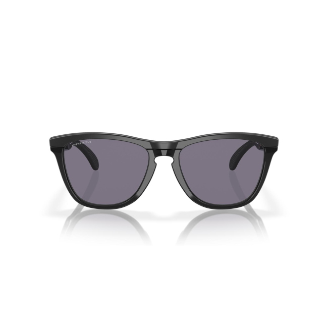Oakley OO 9284 FROGSKINS RANGE col. 11 è un occhiale da sole in acetato nero lucido e opaco e calibro 55.
