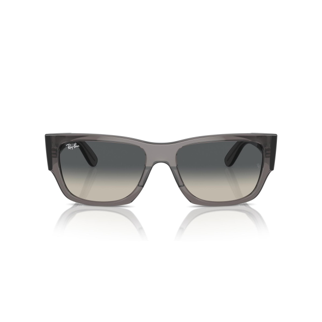 Ray-Ban RB 0947S CARLOS col. 667571 è un occhiale da sole in acetato grigio opale e calibro 56.
