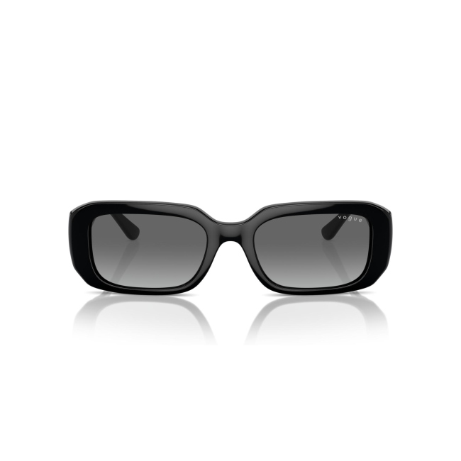 Vogue VO 5565-S col. W44/11 è un occhiale da sole in acetato nero lucido e calibro 53.