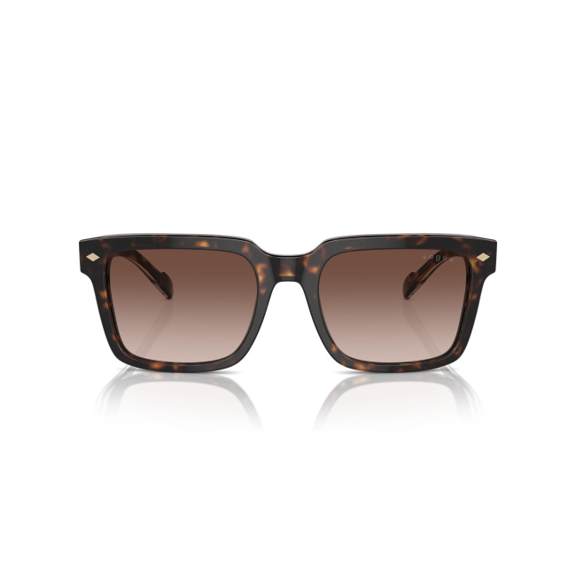 Vogue VO 5573-S col. W65613 è un occhiale da sole in acetato marrone tartarugato e calibro 55.