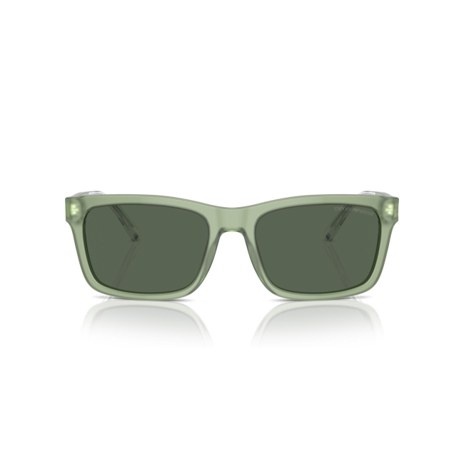 Emporio Armani EA 4224 col. 6094/71 è un occhiale da sole in acetato verde opalino brillante e calibro 57.
