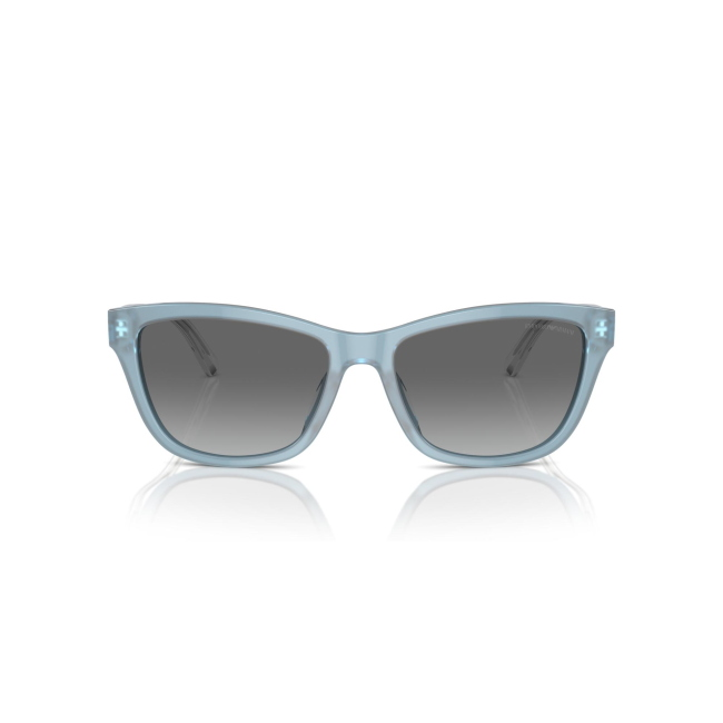 Emporio Armani EA 4227U col. 6096/11 è un occhiale da sole da donna in acetato azzurro opalino brillante, dalla forma cat eye e calibro 56.