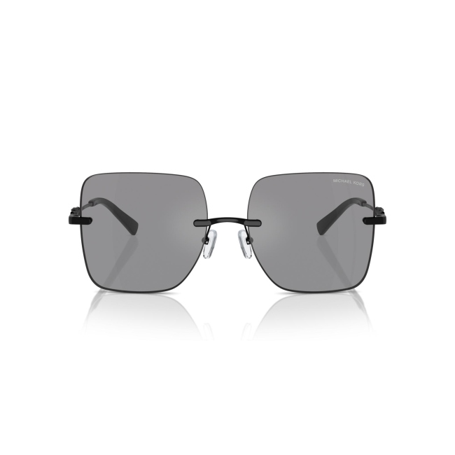 MICHAEL KORS MK 1150 QUÉBEC col. 1005/1 è un occhiale da sole da donna in metallo nero, dalla forma squadrata e calibro 55.