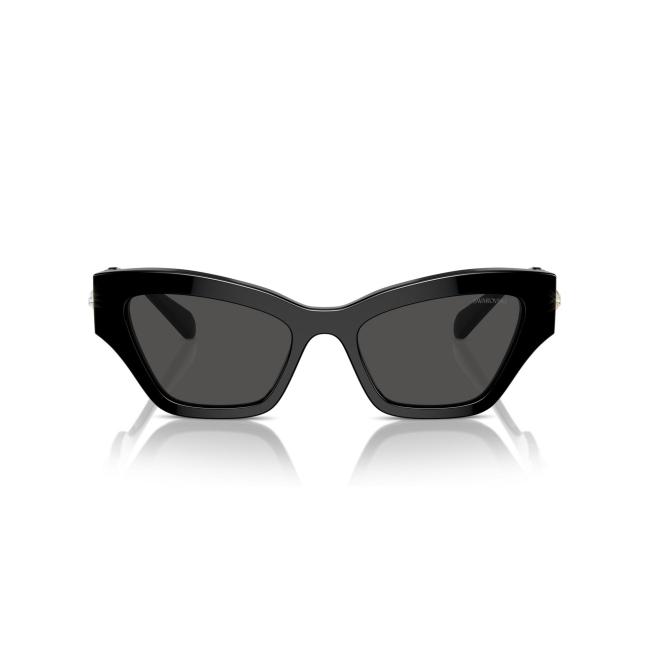 Swarovski SK 6021 col. 100187 è un occhiale da sole da donna in acetato nero lucido, dalla forma irregolare e calibro 53.