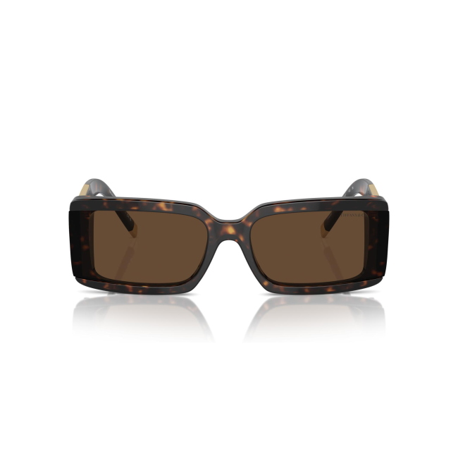 Tiffany & Co. TF 4197 col. 8015/3G è un occhiale da sole da donna in acetato marrone tartarugato, dalla forma rettangolare e calibro 62.