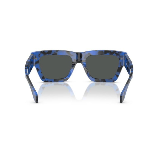 VERSACE VE4464 col. 545887 è un occhiale da sole da uomo in acetato, dalla forma rettangolare e calibro 52.