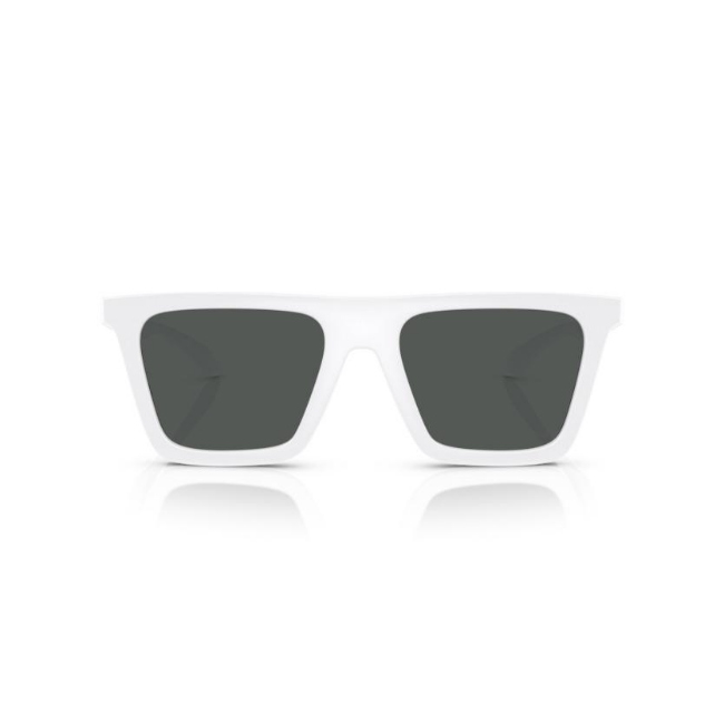 VERSACE VE4468U col. 314/87 è un occhiale da sole da uomo in nylon, dalla forma rettangolare e calibro 53.
