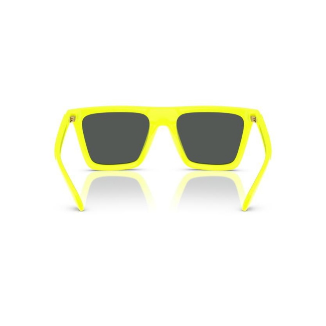VERSACE VE4468U col. 544987 è un occhiale da sole da uomo in nylon, dalla forma rettangolare e calibro 53.