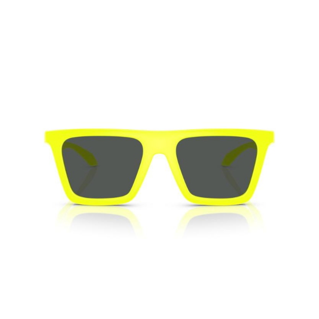 VERSACE VE4468U col. 544987 è un occhiale da sole da uomo in nylon, dalla forma rettangolare e calibro 53.