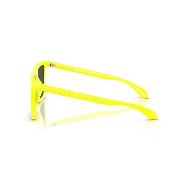 VERSACE VE4468U col. 544987 è un occhiale da sole da uomo in nylon, dalla forma rettangolare e calibro 53.